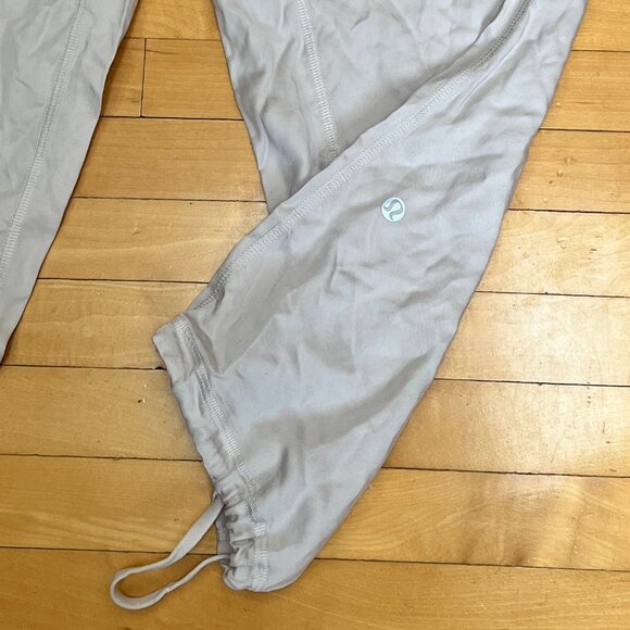 Lululemon Lightweight Crop Pants, Size 6 - Picture 2 of 4